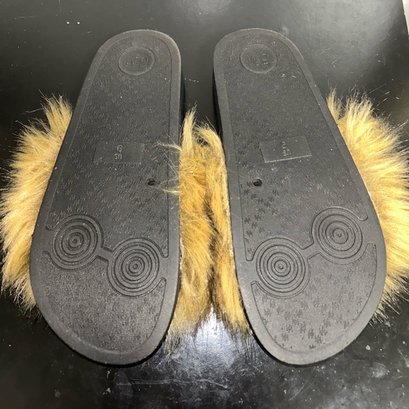 Steve Madden Tiger Faux Fur Slides/Slippers NWOT - Picture 3 of 3